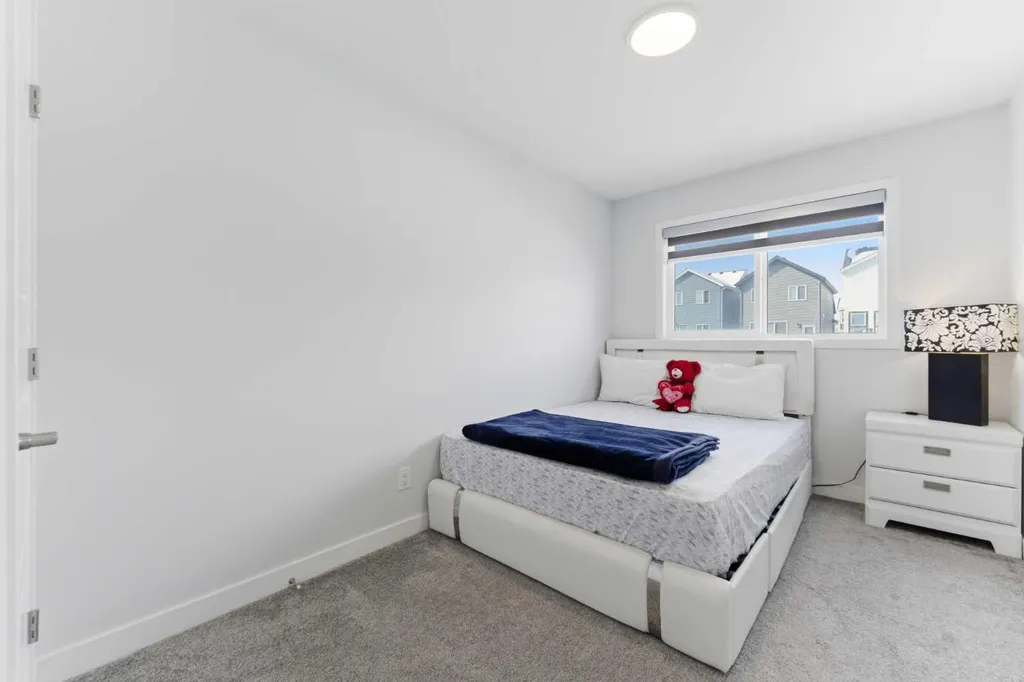 99 Aquila Way NW Calgary AB T3R1Z7