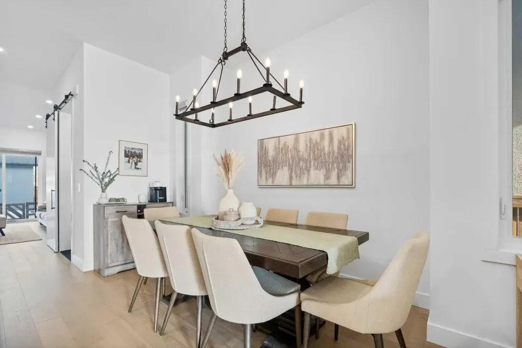 2022 50 Avenue SW Calgary AB T2T2W3