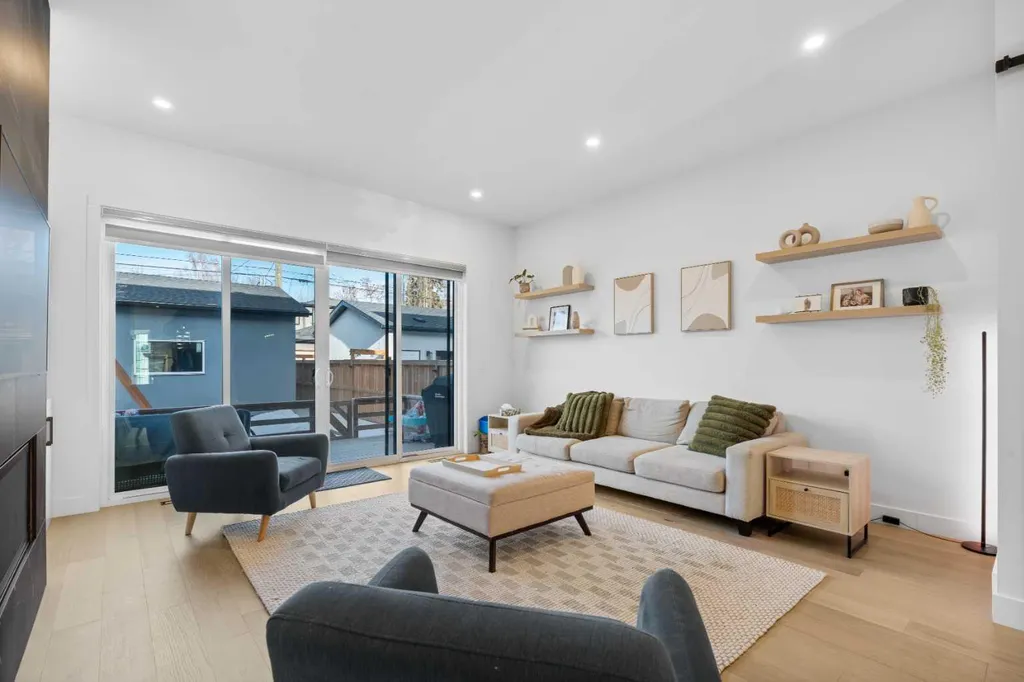 2022 50 Avenue SW Calgary AB T2T2W3