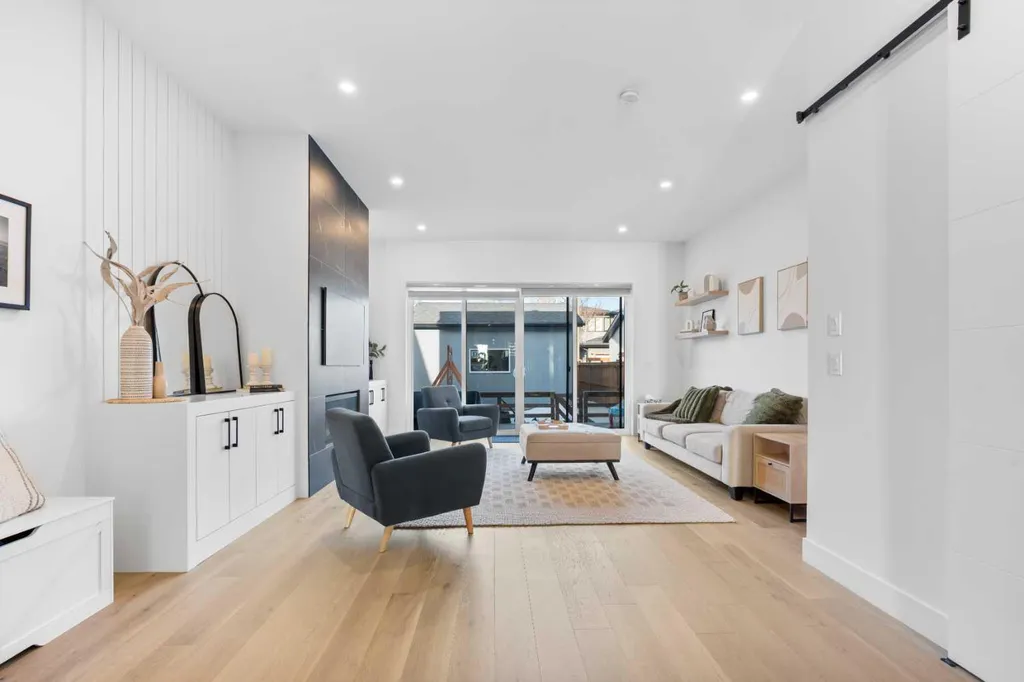 2022 50 Avenue SW Calgary AB T2T2W3