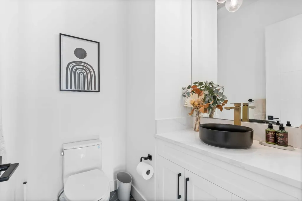 2022 50 Avenue SW Calgary AB T2T2W3