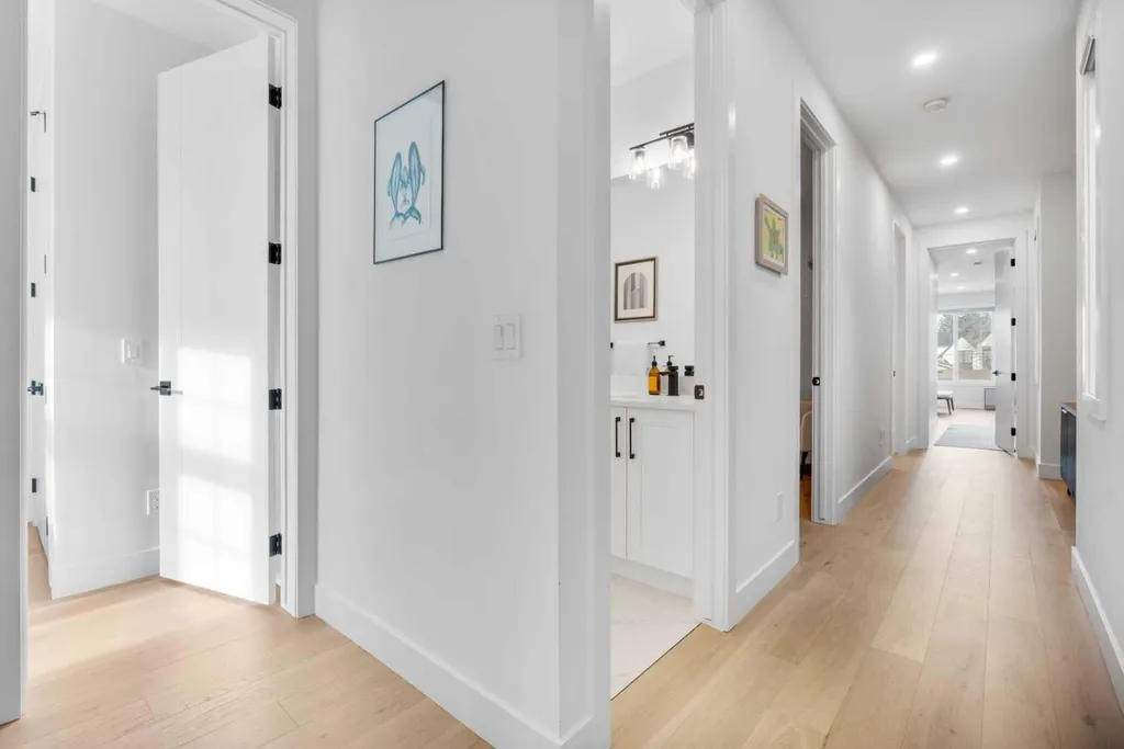 2022 50 Avenue SW Calgary AB T2T2W3