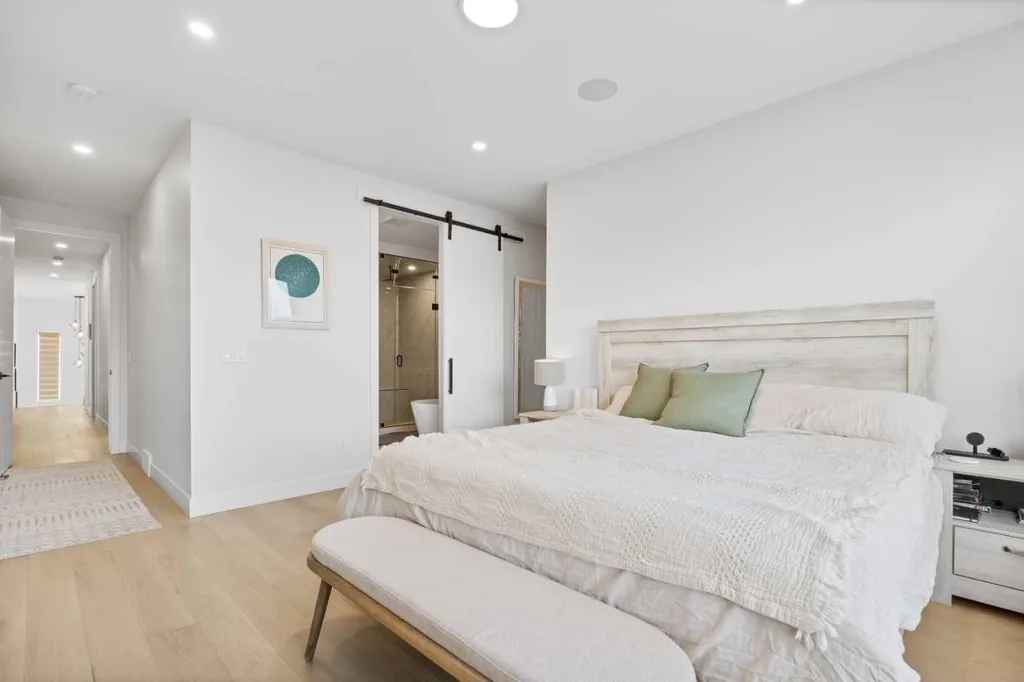 2022 50 Avenue SW Calgary AB T2T2W3