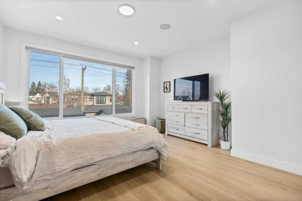 2022 50 Avenue SW Calgary AB T2T2W3