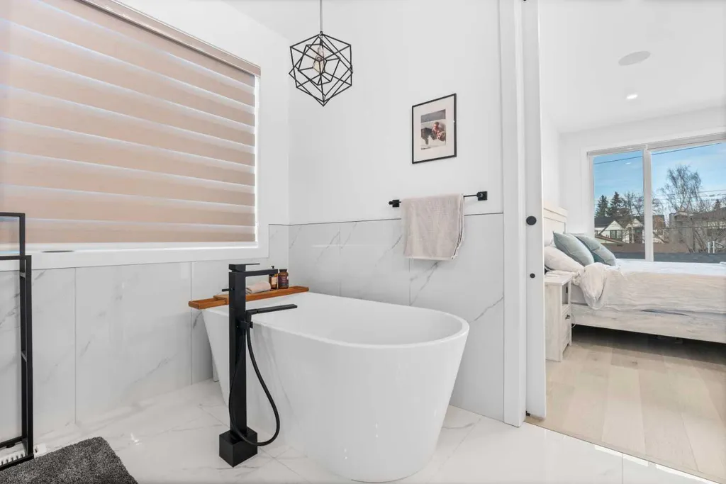 2022 50 Avenue SW Calgary AB T2T2W3