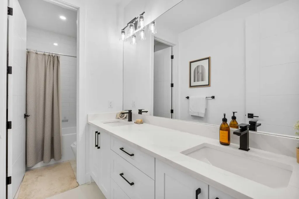 2022 50 Avenue SW Calgary AB T2T2W3
