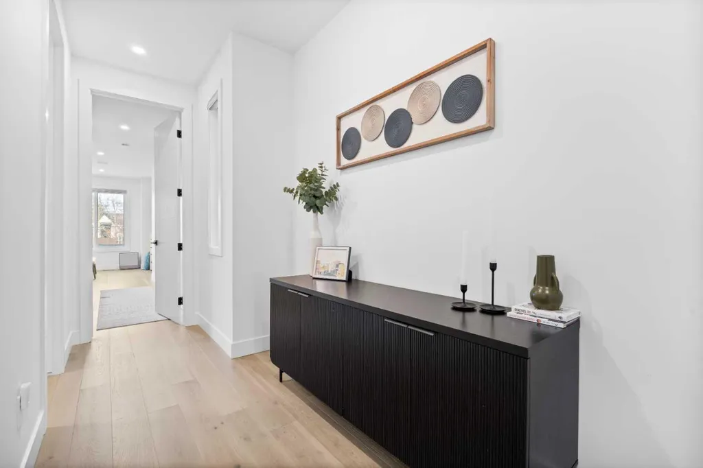 2022 50 Avenue SW Calgary AB T2T2W3