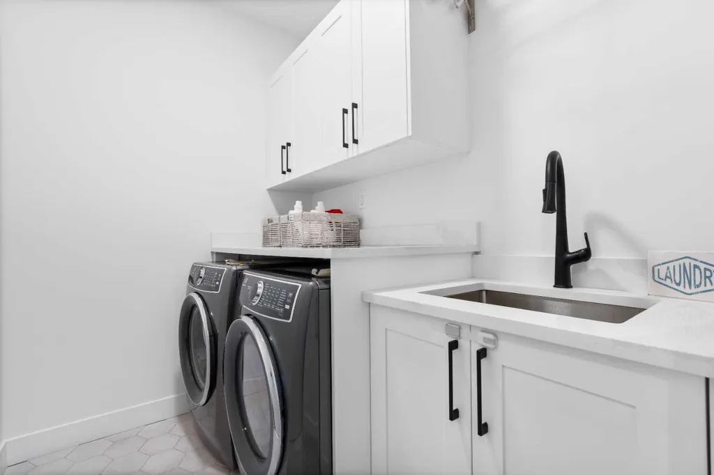 2022 50 Avenue SW Calgary AB T2T2W3