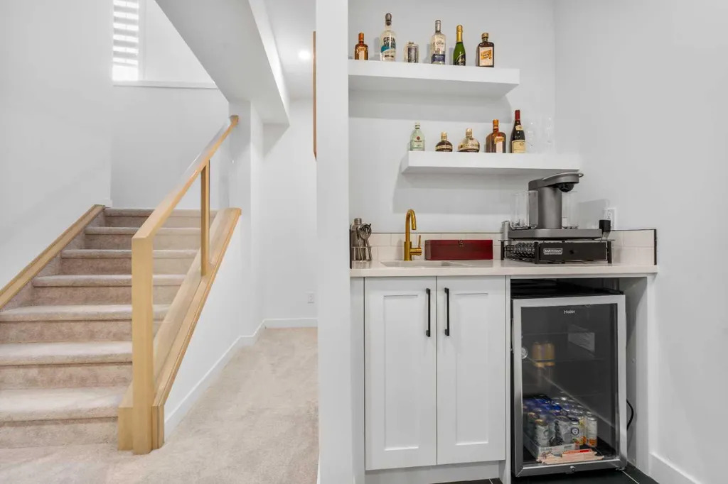 2022 50 Avenue SW Calgary AB T2T2W3