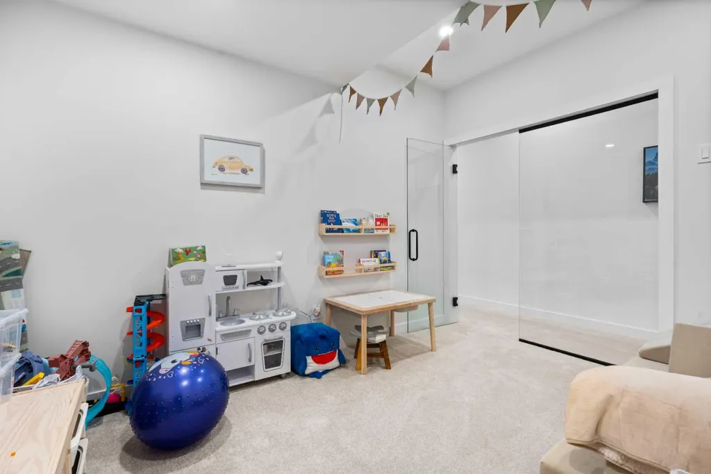 2022 50 Avenue SW Calgary AB T2T2W3