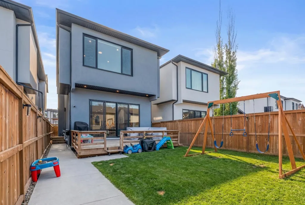 2022 50 Avenue SW Calgary AB T2T2W3