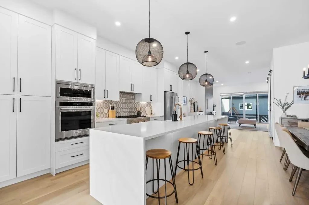 2022 50 Avenue SW Calgary AB T2T2W3