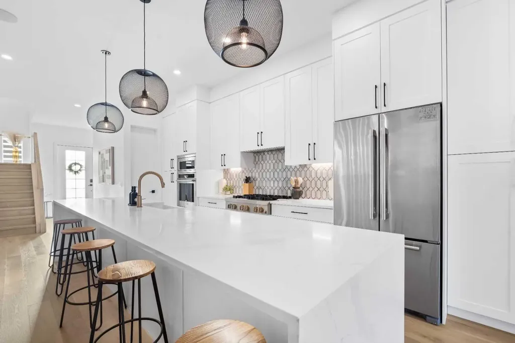 2022 50 Avenue SW Calgary AB T2T2W3