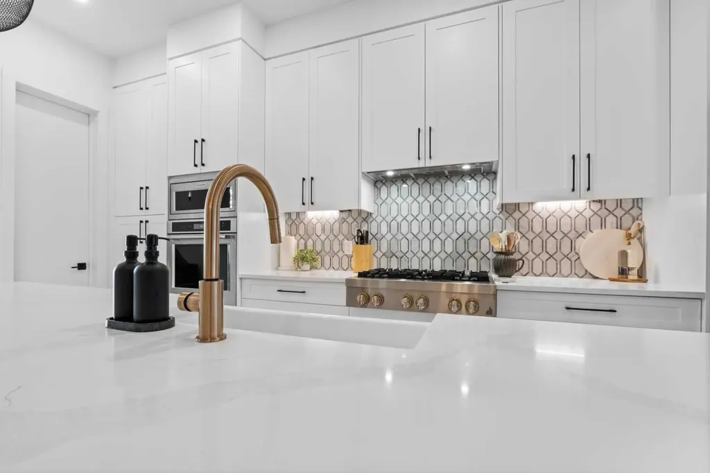 2022 50 Avenue SW Calgary AB T2T2W3