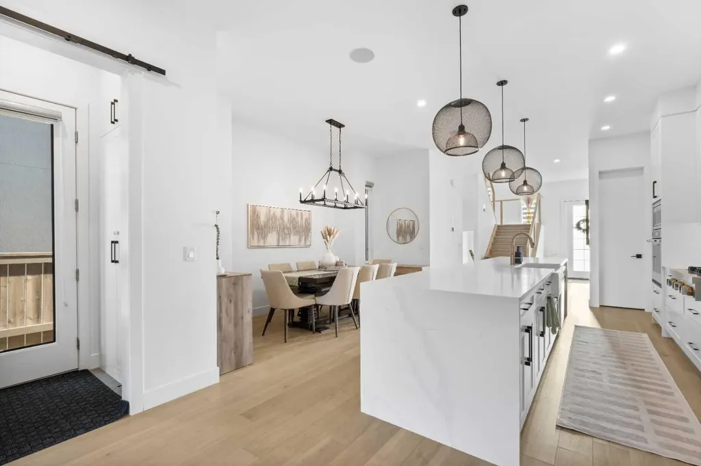2022 50 Avenue SW Calgary AB T2T2W3