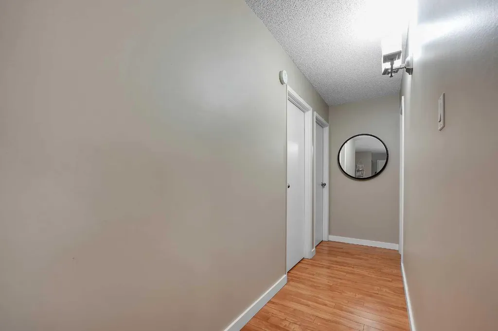 315 Southampton Drive SW Calgary AB T2W 2T6