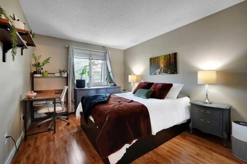 315 Southampton Drive SW Calgary AB T2W 2T6
