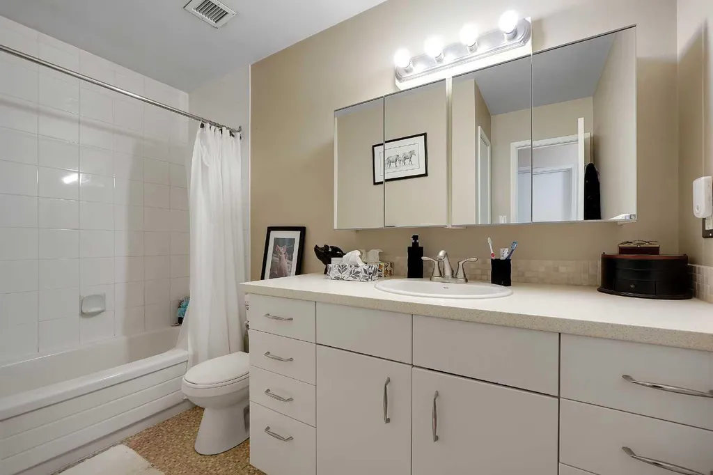 315 Southampton Drive SW Calgary AB T2W 2T6