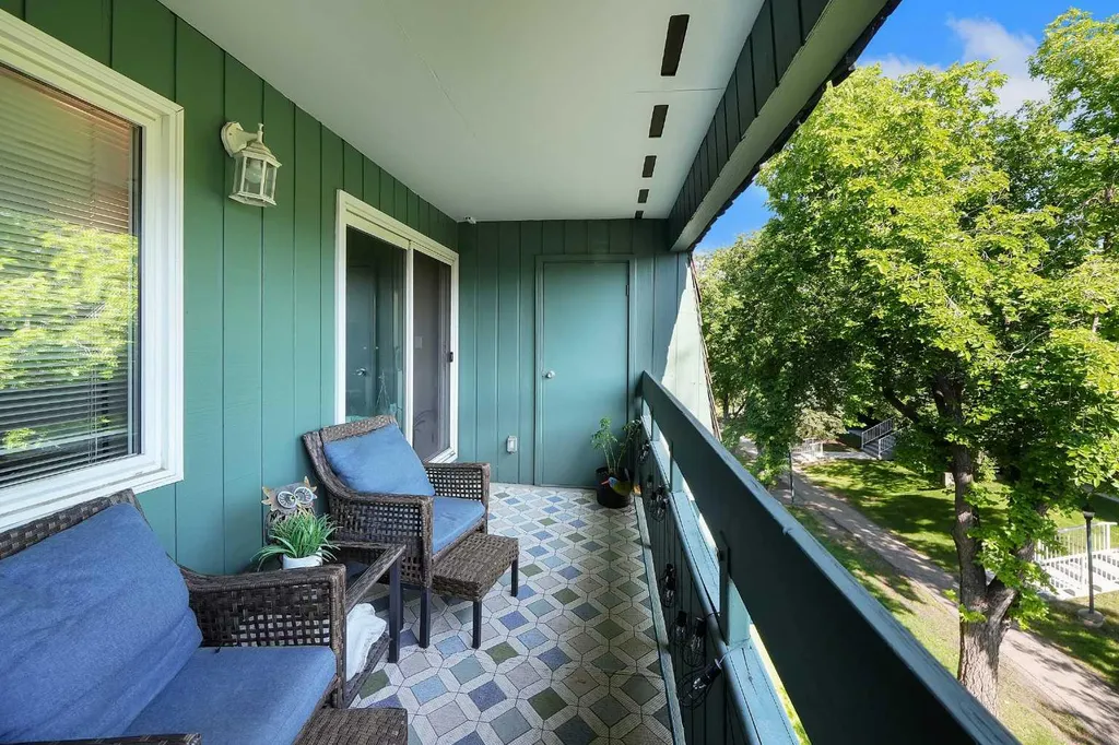 315 Southampton Drive SW Calgary AB T2W 2T6
