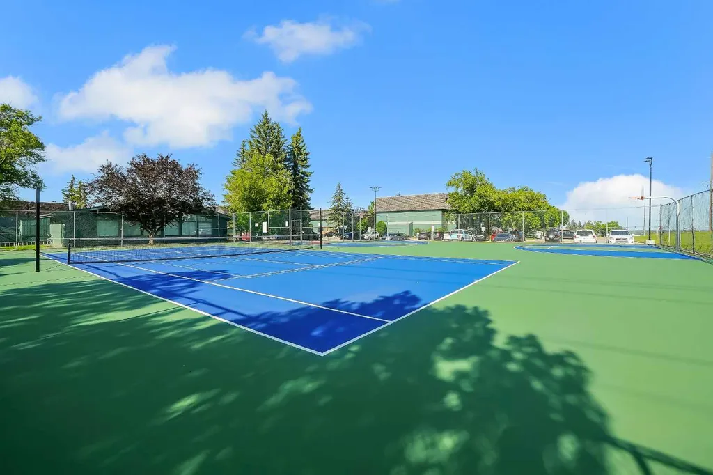 315 Southampton Drive SW Calgary AB T2W 2T6