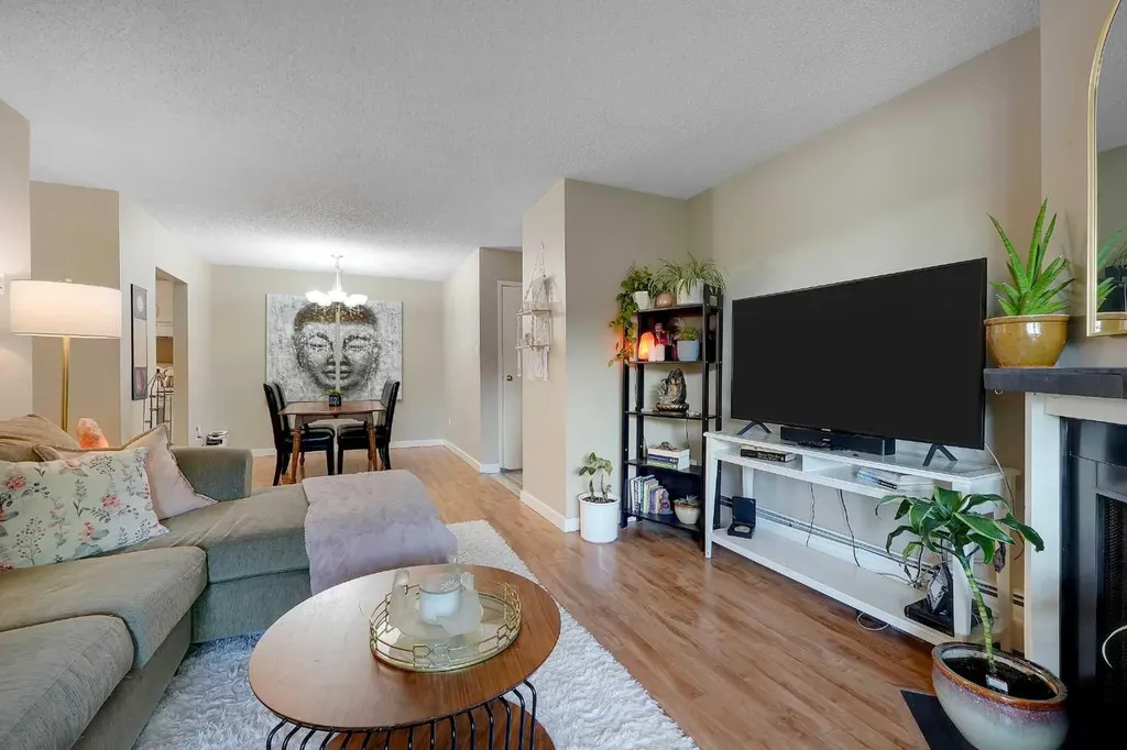 315 Southampton Drive SW Calgary AB T2W 2T6