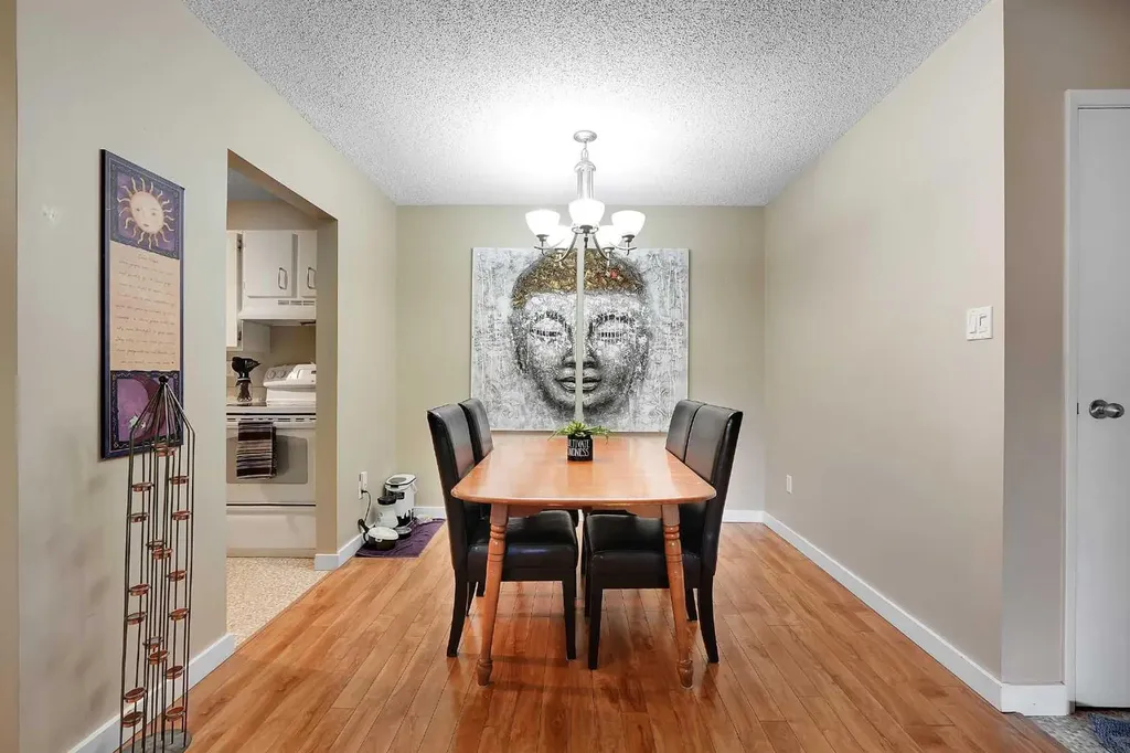 315 Southampton Drive SW Calgary AB T2W 2T6