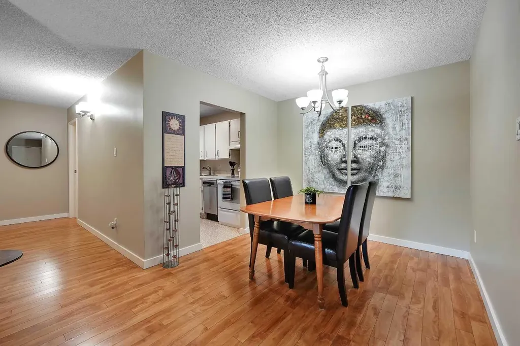 315 Southampton Drive SW Calgary AB T2W 2T6