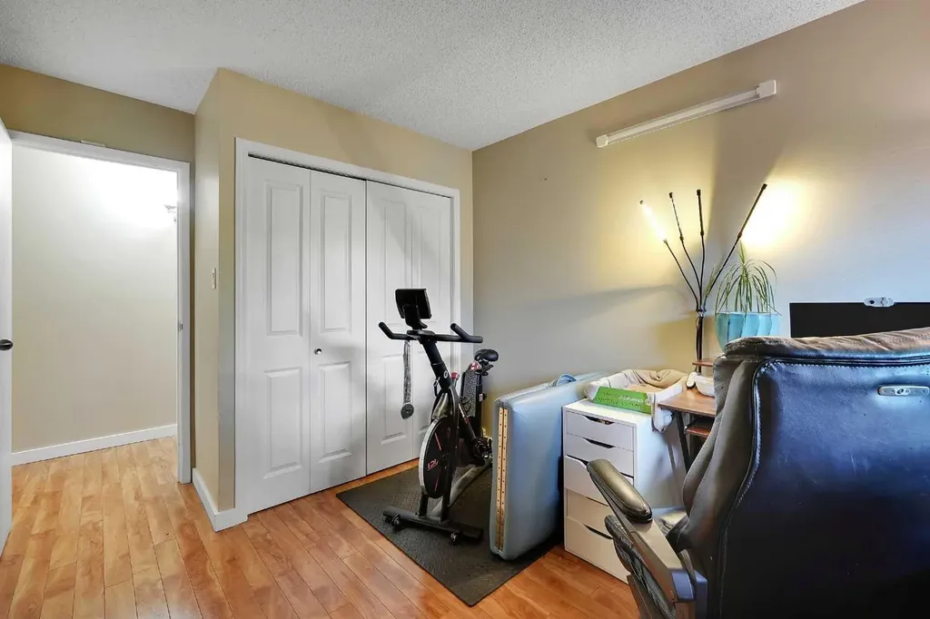 315 Southampton Drive SW Calgary AB T2W 2T6