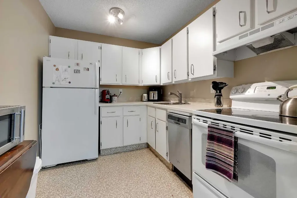 315 Southampton Drive SW Calgary AB T2W 2T6