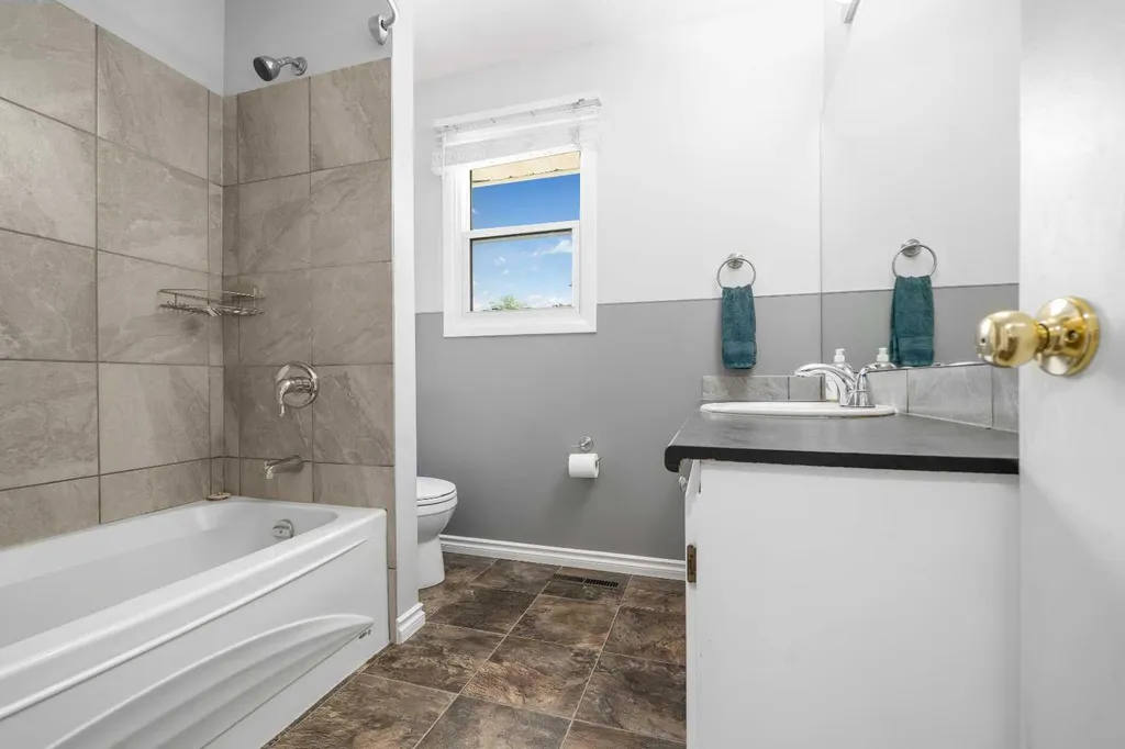 2631 16 Avenue SE Medicine Hat AB T1A 3T6