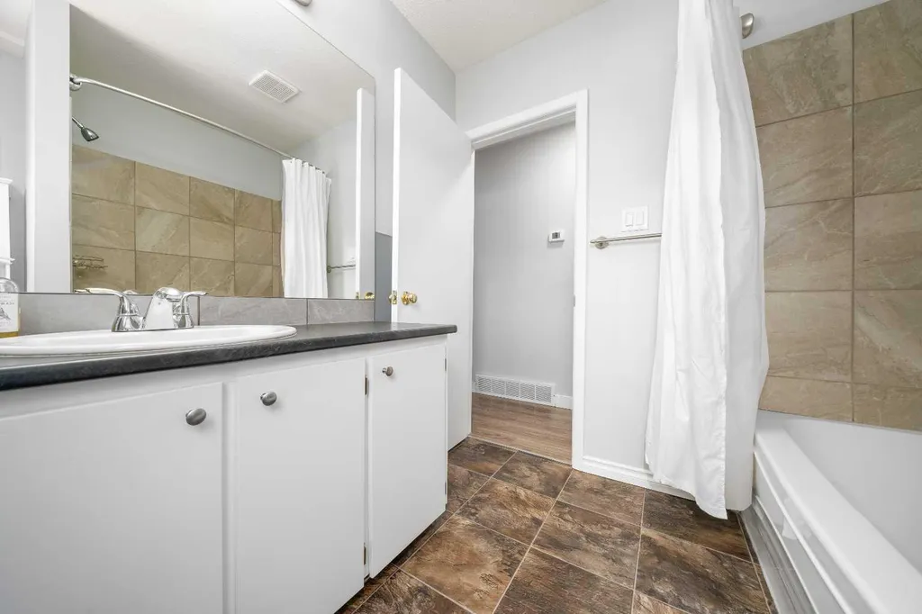 2631 16 Avenue SE Medicine Hat AB T1A 3T6