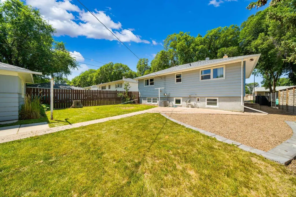 2631 16 Avenue SE Medicine Hat AB T1A 3T6