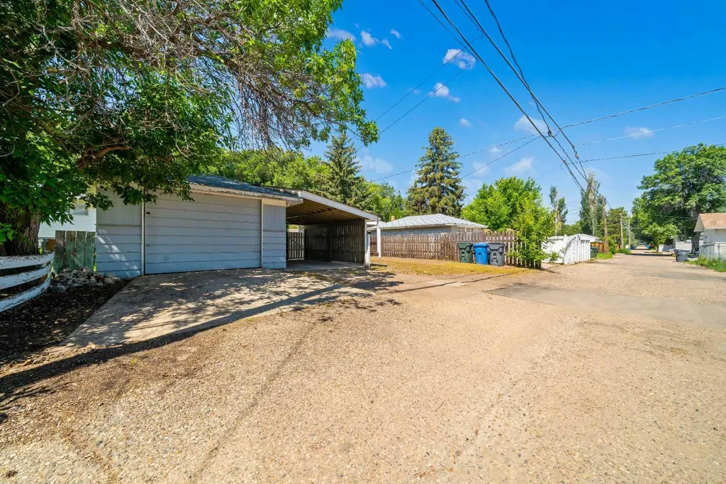 2631 16 Avenue SE Medicine Hat AB T1A 3T6