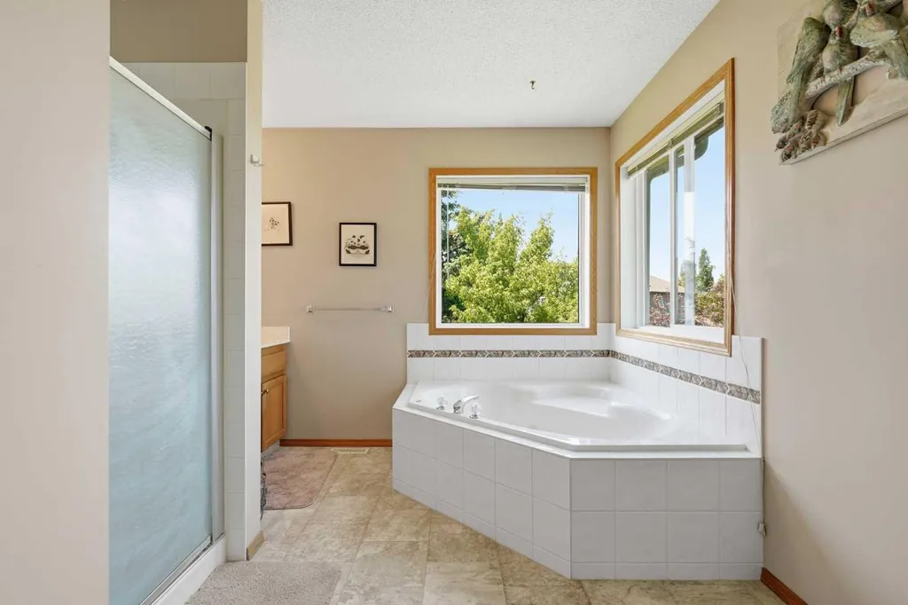 5 Sheep River Link Okotoks AB T1S 1S2