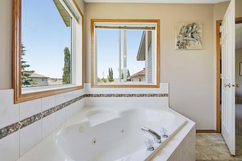 5 Sheep River Link Okotoks AB T1S 1S2