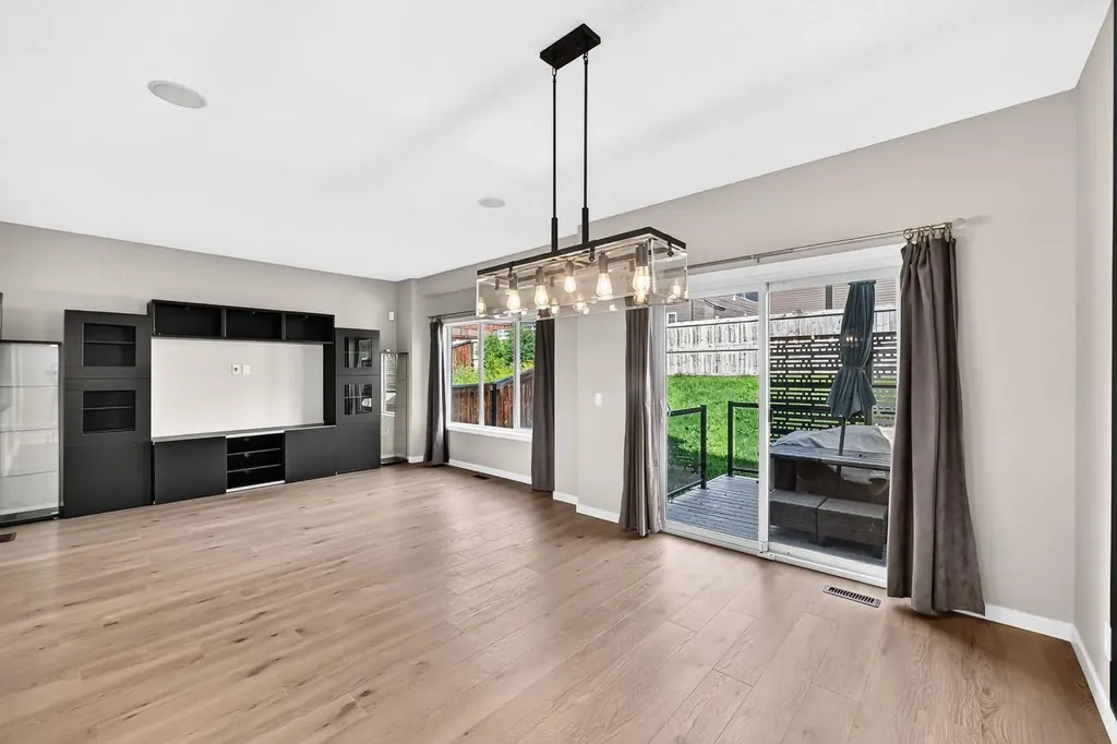 135 Evansridge Crescent NW Calgary AB T3P 0J3