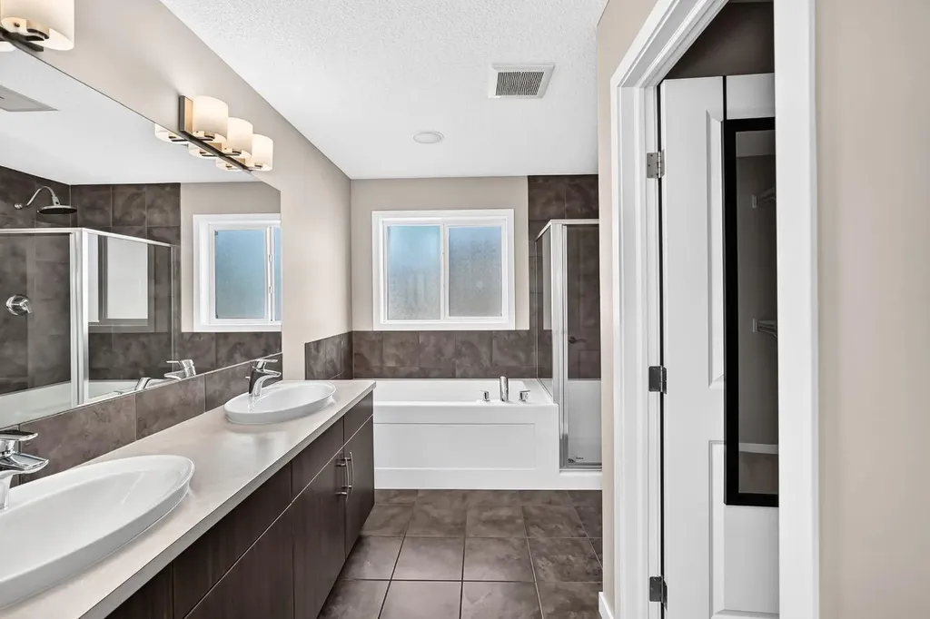 135 Evansridge Crescent NW Calgary AB T3P 0J3