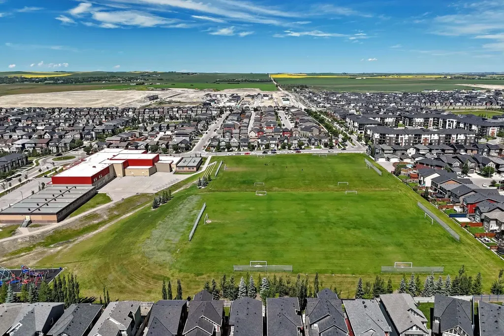 135 Evansridge Crescent NW Calgary AB T3P 0J3
