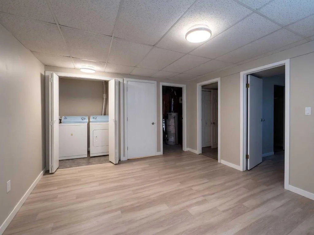 1095 Berkley Drive NW Calgary AB T3K 1S6