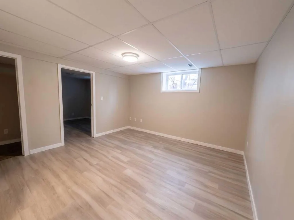 1095 Berkley Drive NW Calgary AB T3K 1S6