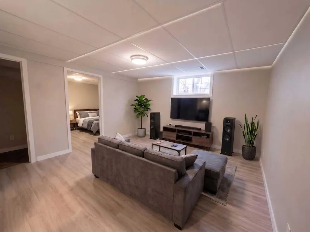 1095 Berkley Drive NW Calgary AB T3K 1S6