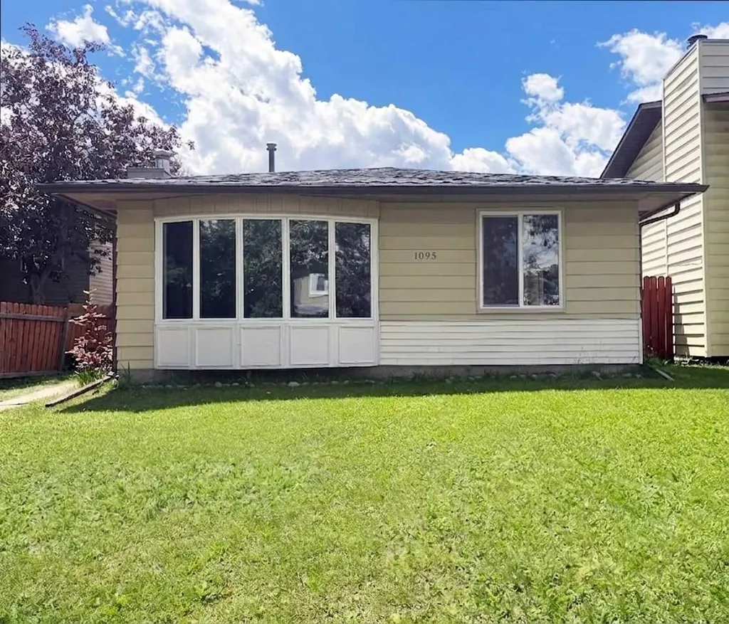 1095 Berkley Drive NW Calgary AB T3K 1S6