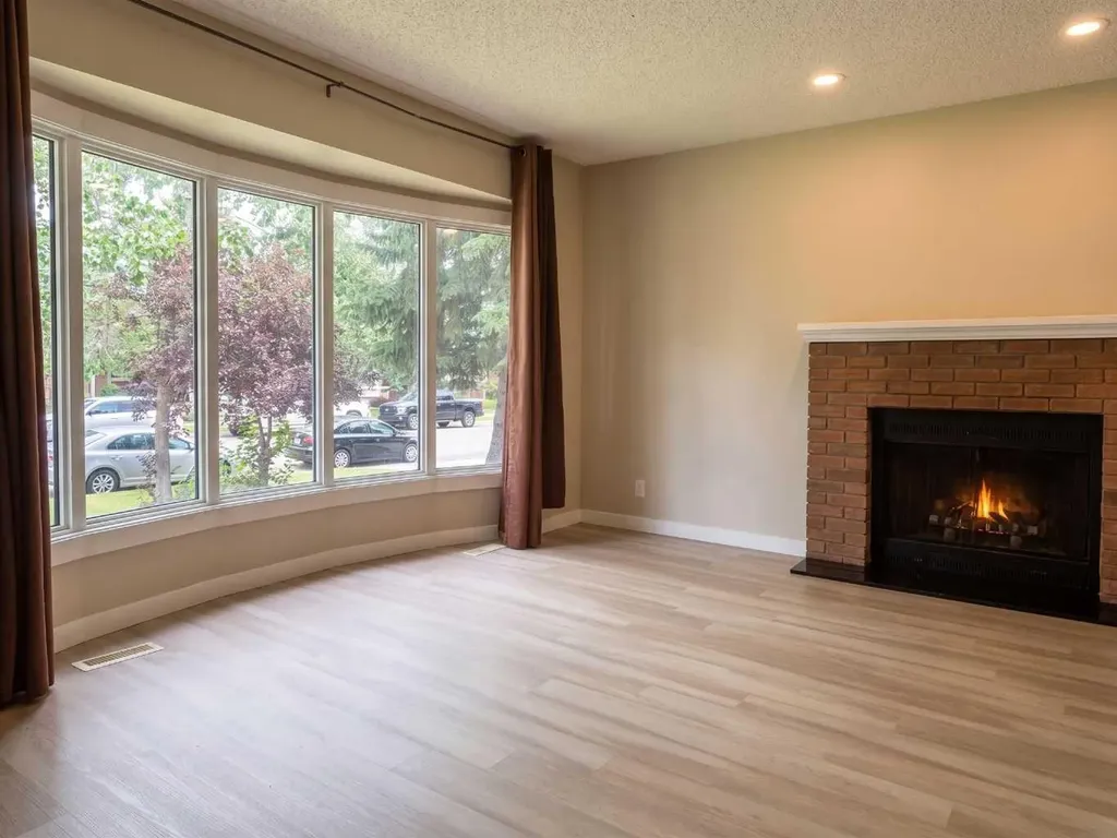1095 Berkley Drive NW Calgary AB T3K 1S6
