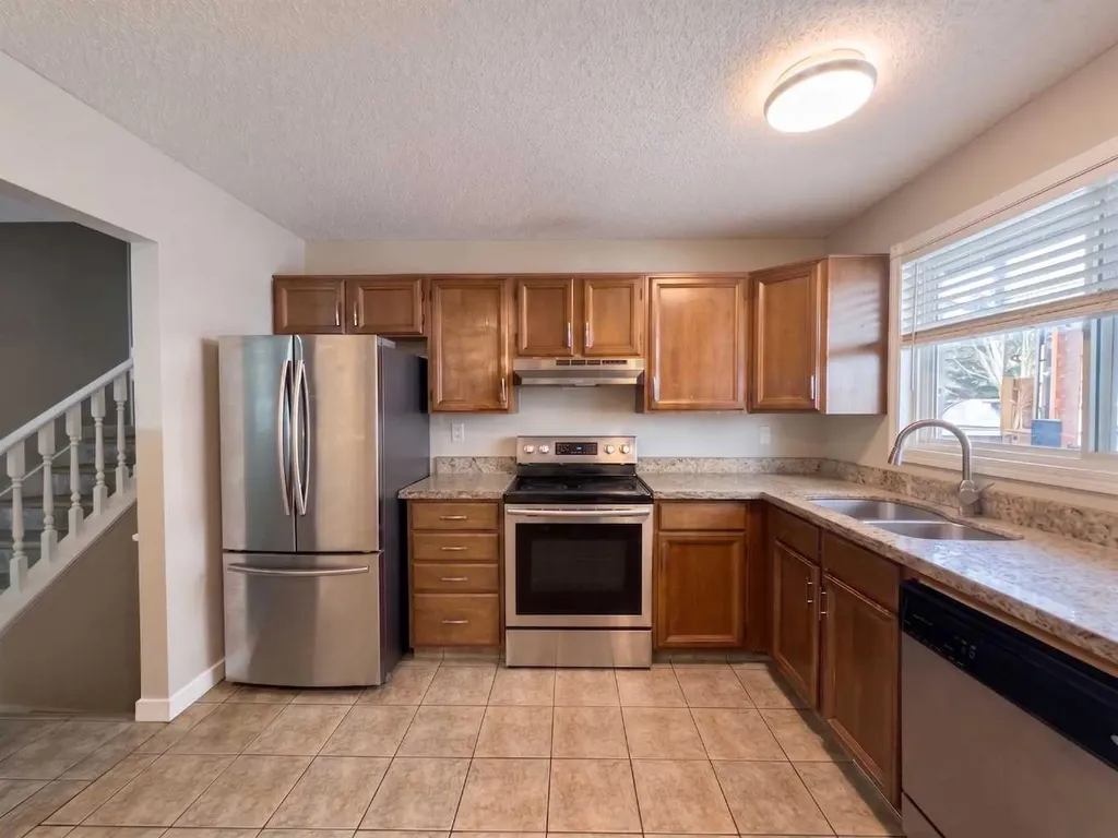 1095 Berkley Drive NW Calgary AB T3K 1S6
