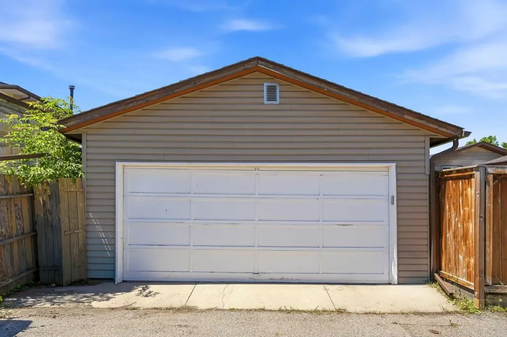 151 Templevale Place NE Calgary AB T1Y 4V6