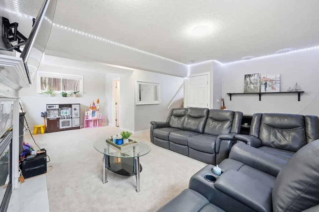 151 Templevale Place NE Calgary AB T1Y 4V6