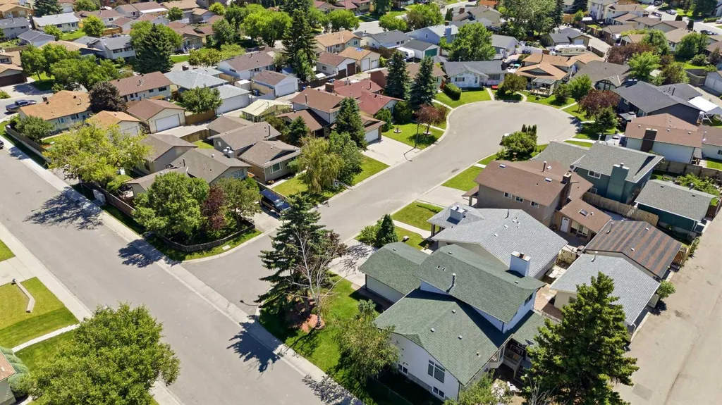 151 Templevale Place NE Calgary AB T1Y 4V6