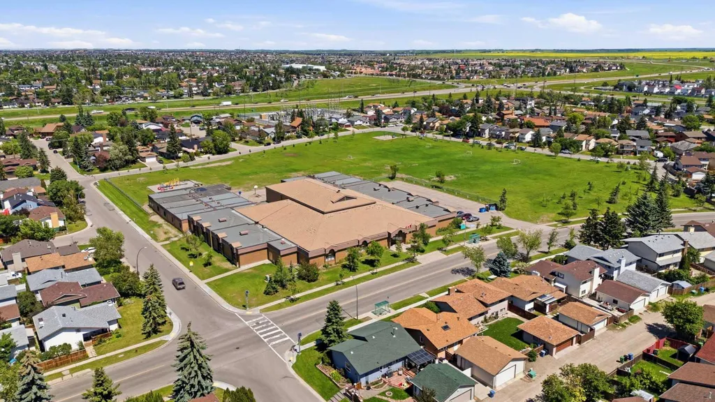 151 Templevale Place NE Calgary AB T1Y 4V6