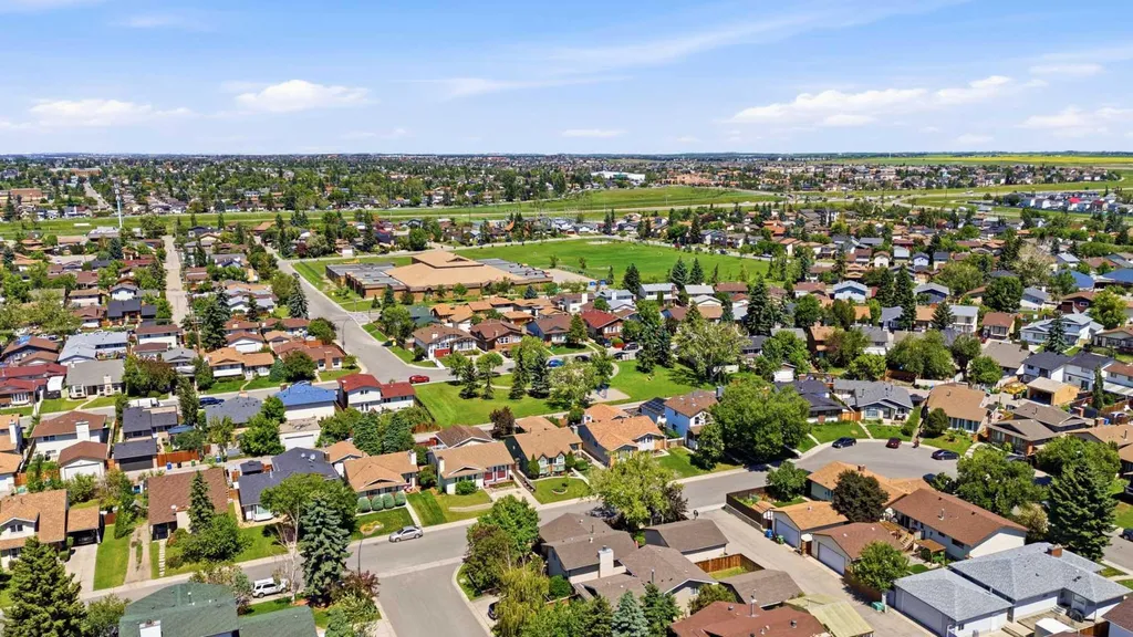 151 Templevale Place NE Calgary AB T1Y 4V6