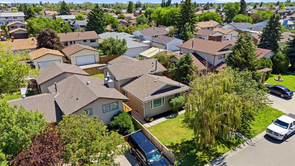 151 Templevale Place NE Calgary AB T1Y 4V6